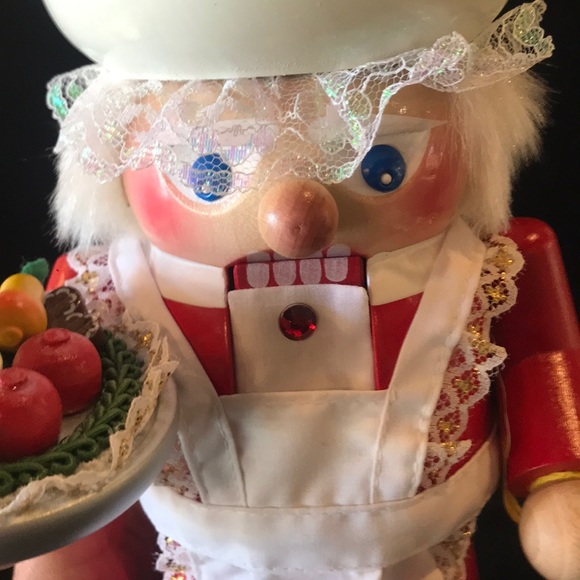 Steinbach Nutcracker MRs Santa Claus - Picture 4 of 5